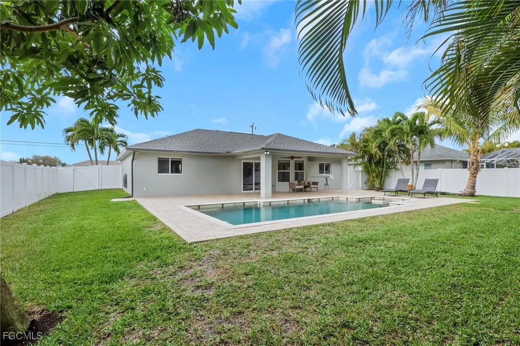 2115 SW 1st Avenue Cape Coral FL 33991