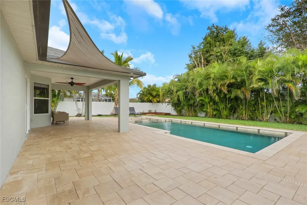2115 SW 1st Avenue Cape Coral FL 33991