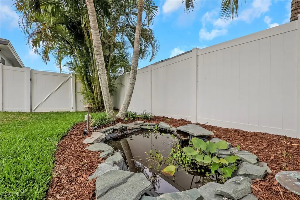 2115 SW 1st Avenue Cape Coral FL 33991