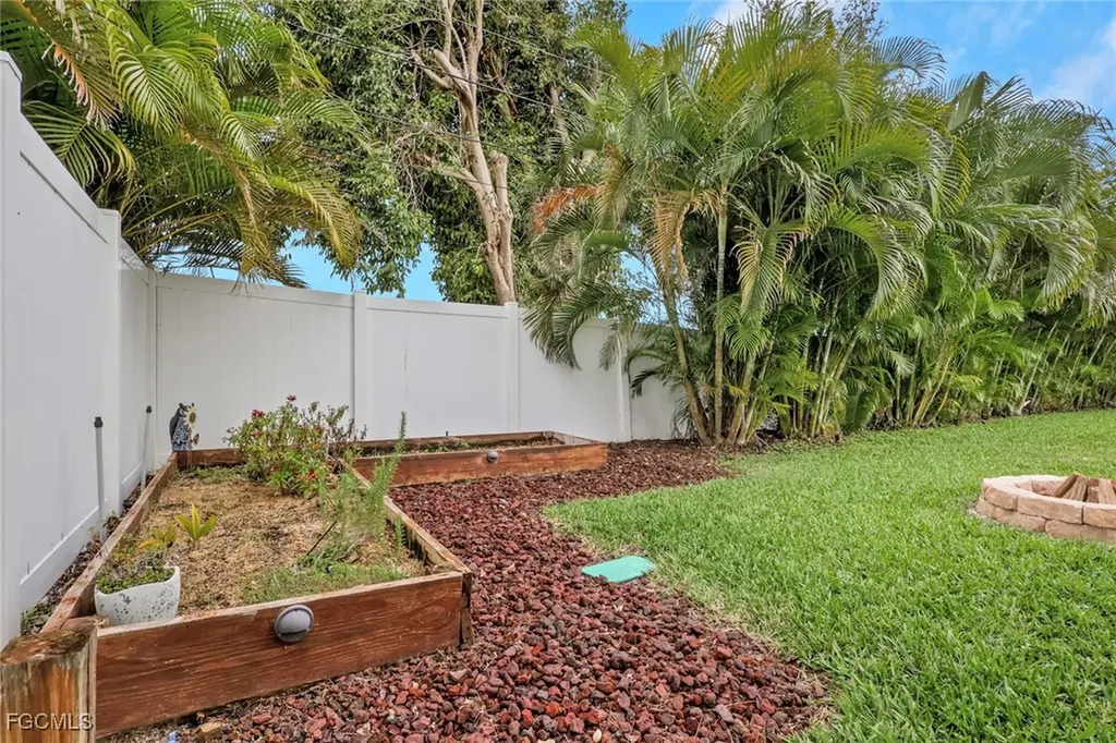 2115 SW 1st Avenue Cape Coral FL 33991