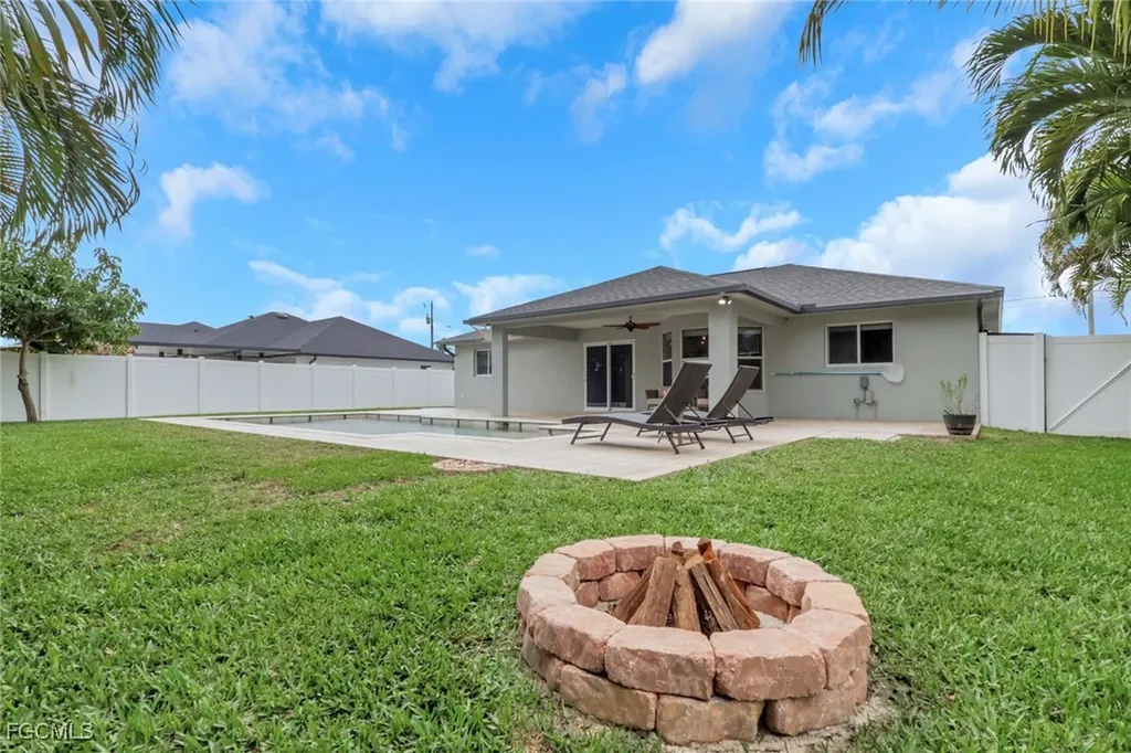 2115 SW 1st Avenue Cape Coral FL 33991