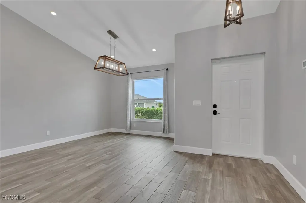 2115 SW 1st Avenue Cape Coral FL 33991