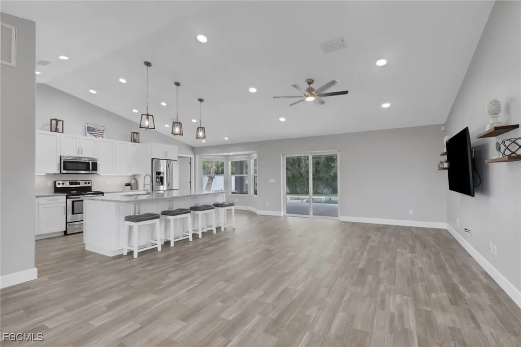 2115 SW 1st Avenue Cape Coral FL 33991