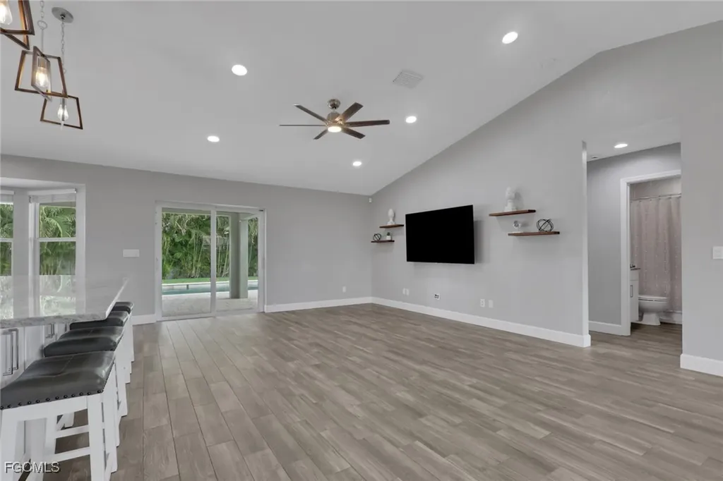 2115 SW 1st Avenue Cape Coral FL 33991