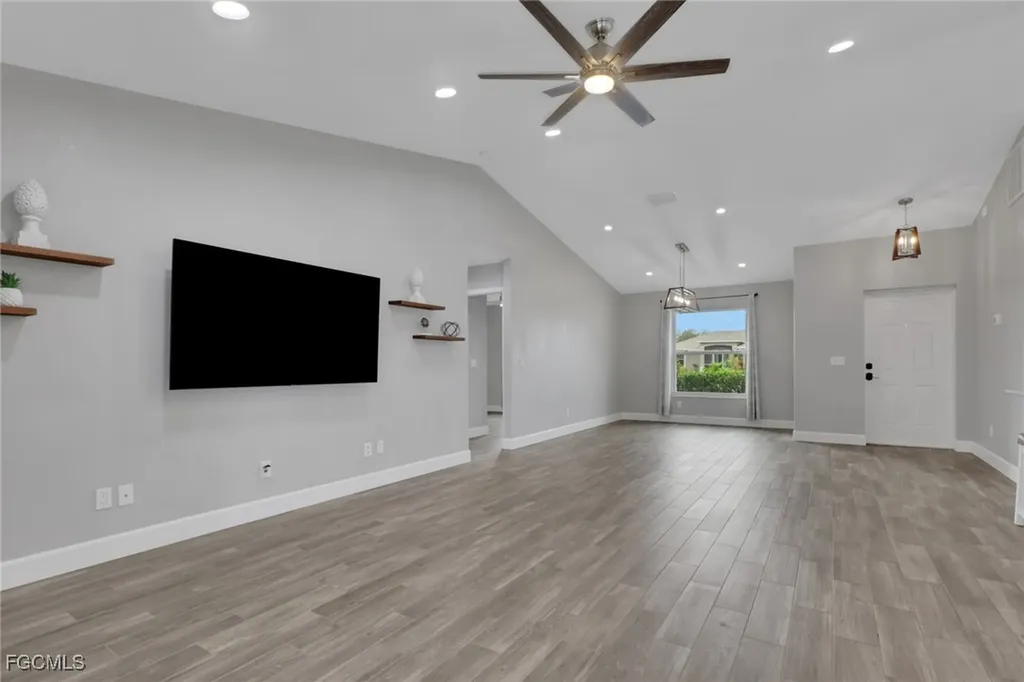 2115 SW 1st Avenue Cape Coral FL 33991