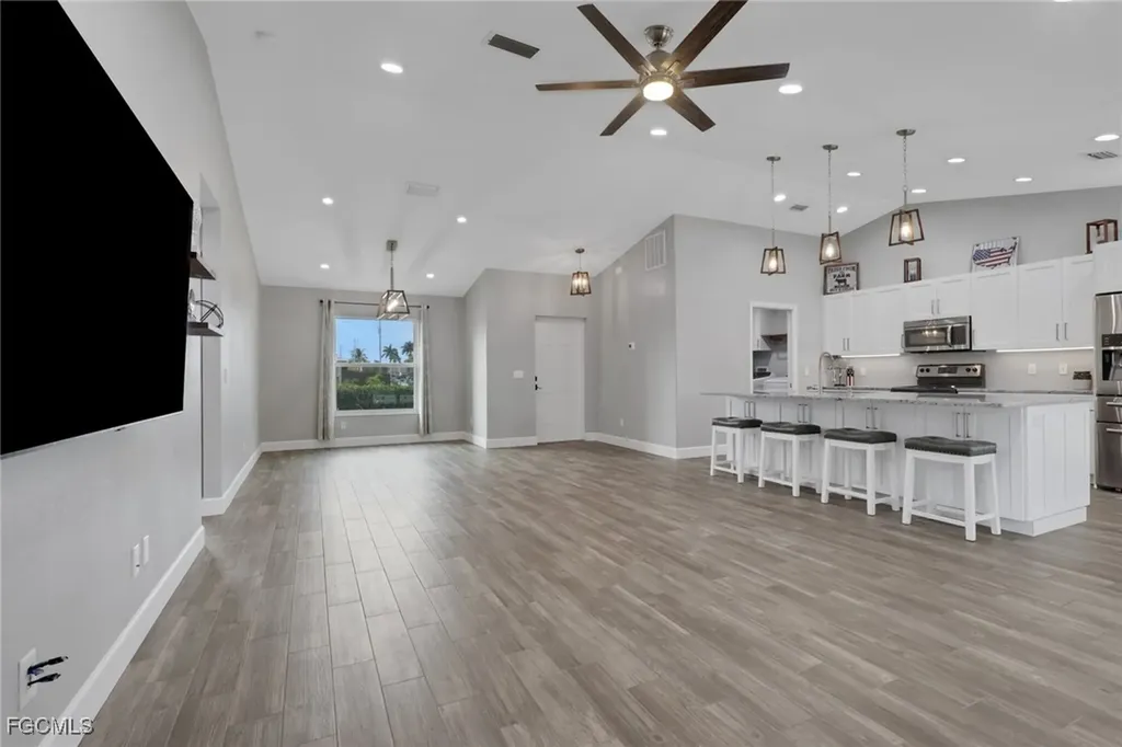 2115 SW 1st Avenue Cape Coral FL 33991