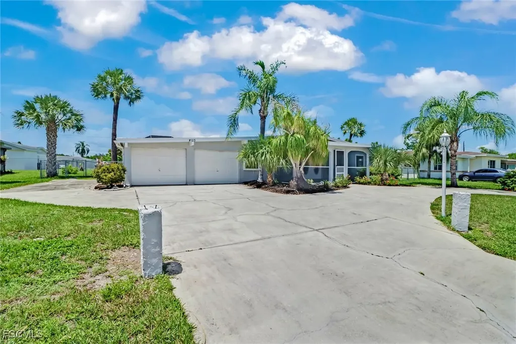 805 Leeland Heights Boulevard E Lehigh Acres FL 33936