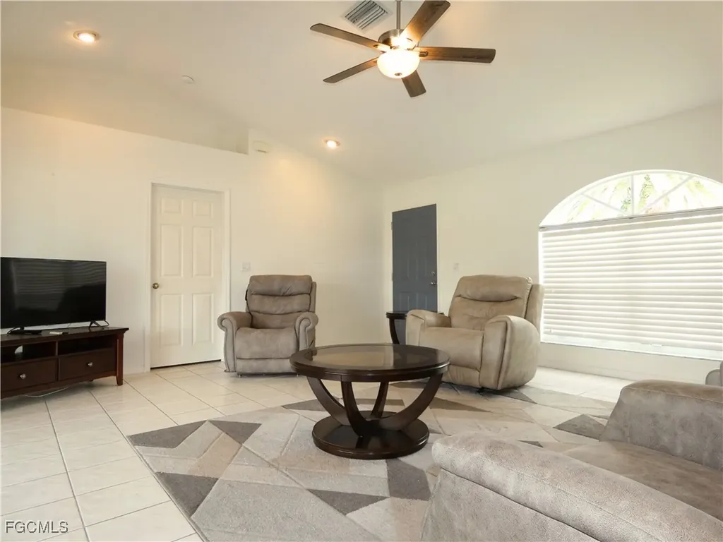 3930 SW 1st Avenue Cape Coral FL 33914