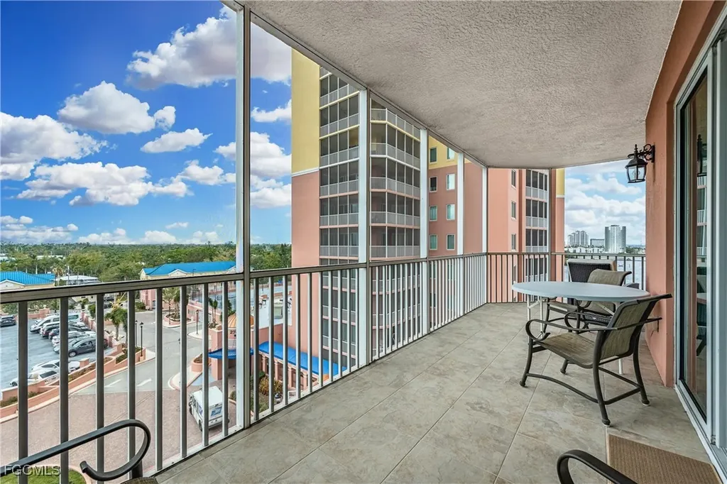2745 1st Street Fort Myers FL 33916