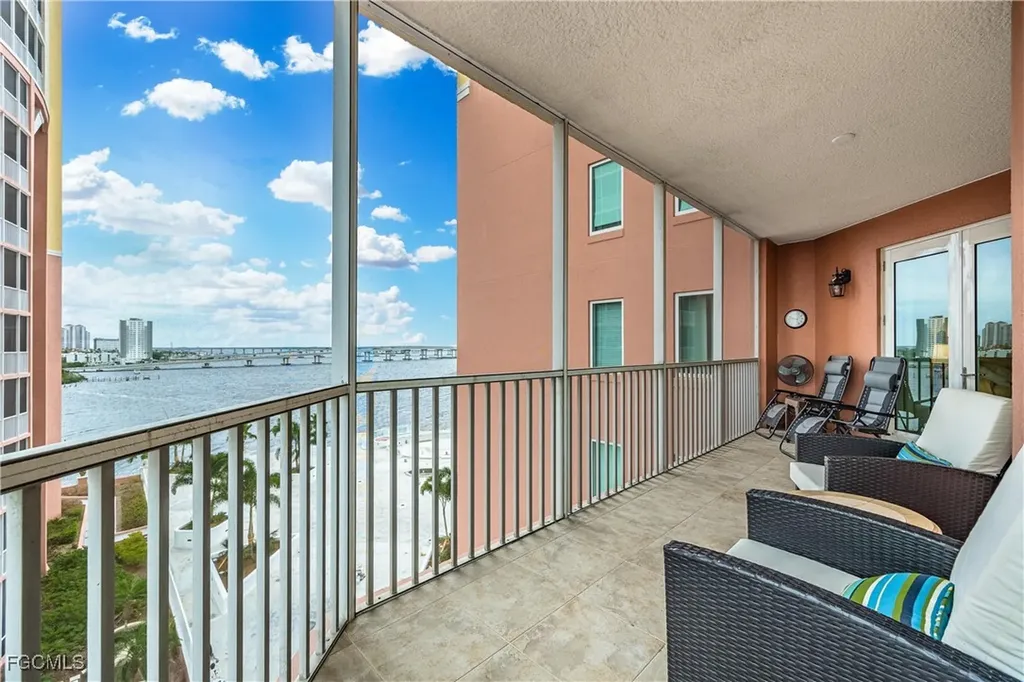 2745 1st Street Fort Myers FL 33916
