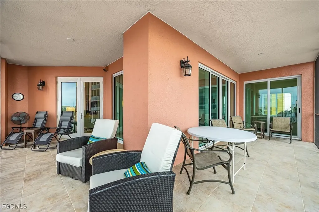 2745 1st Street Fort Myers FL 33916