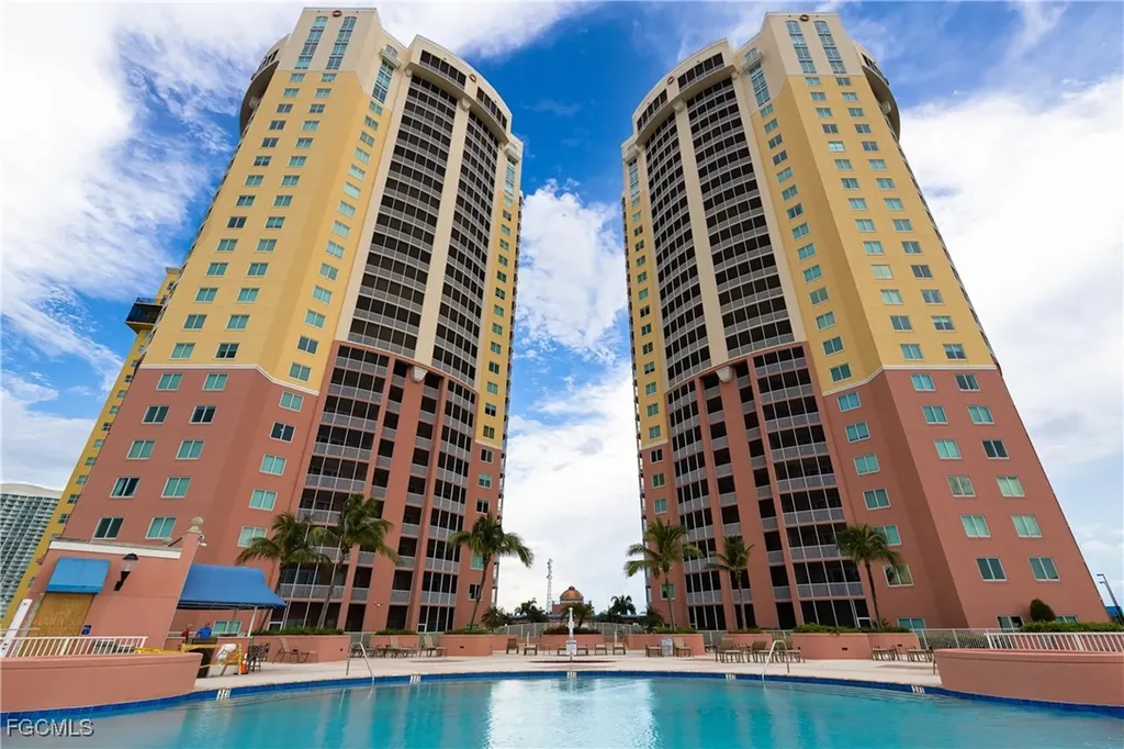 2745 1st Street Fort Myers FL 33916