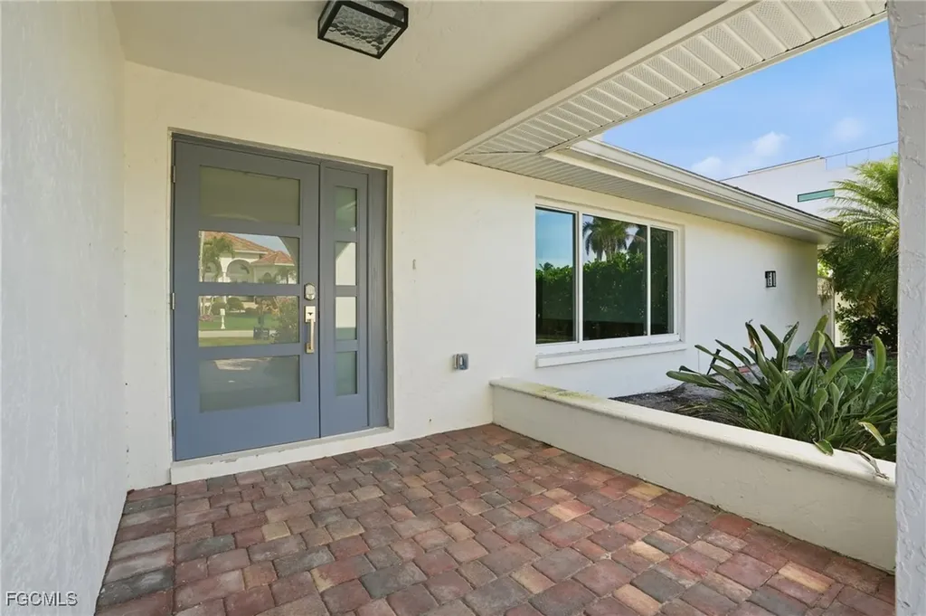 380 Conners Avenue Naples FL 34108