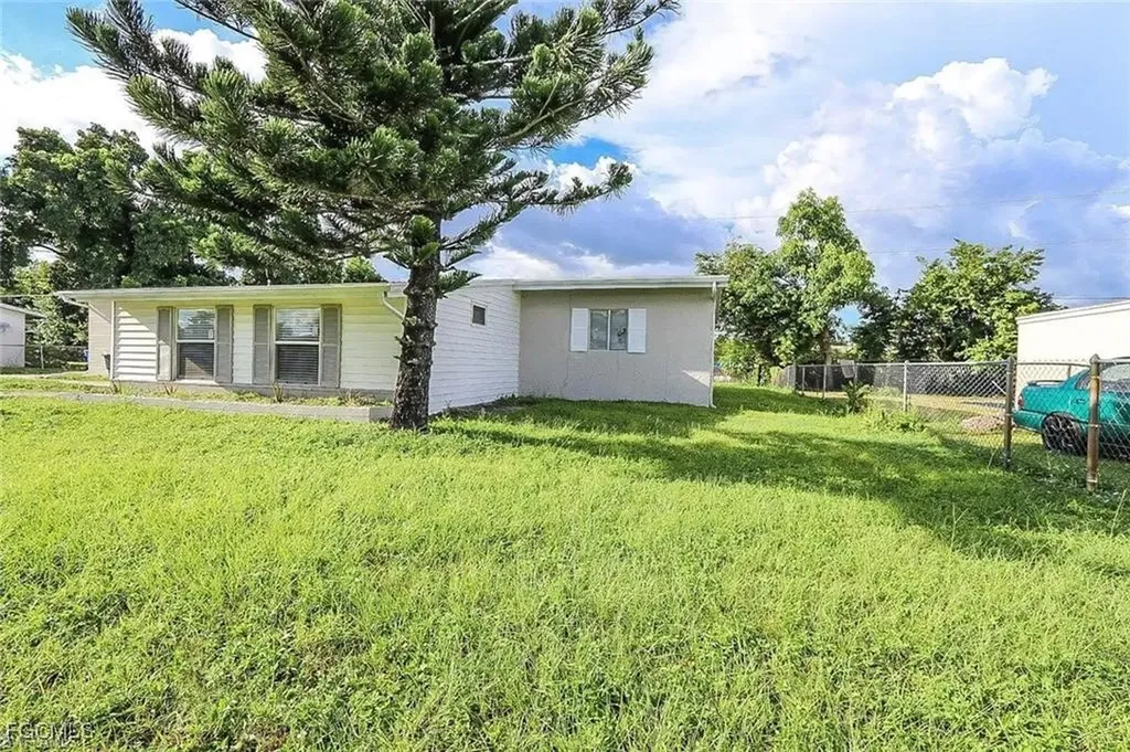 305 Bougainvillea Road W Lehigh Acres FL 33936