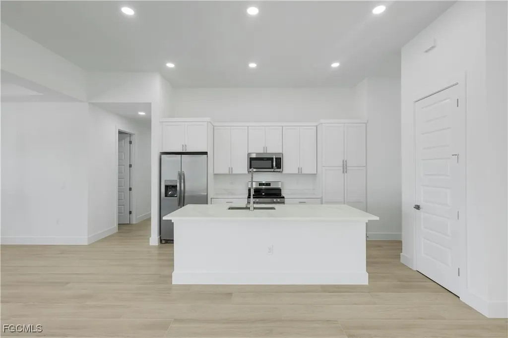 1600 NW 38th Avenue Cape Coral FL 33993