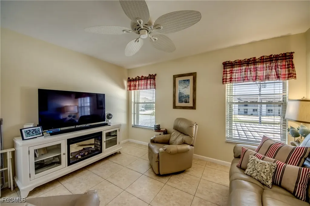 4025 SE 19th Place Cape Coral FL 33904
