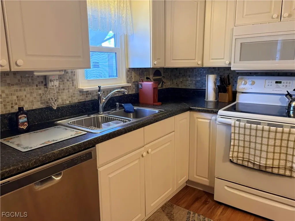 622 Vista Drive North Fort Myers FL 33917