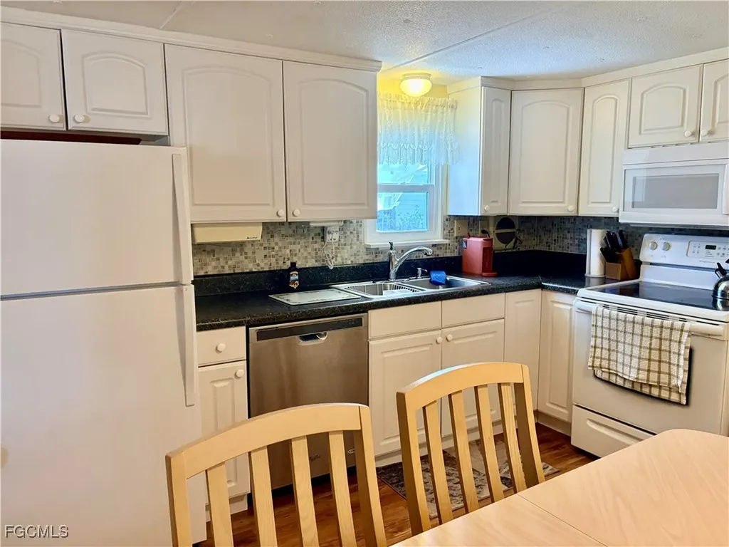 622 Vista Drive North Fort Myers FL 33917