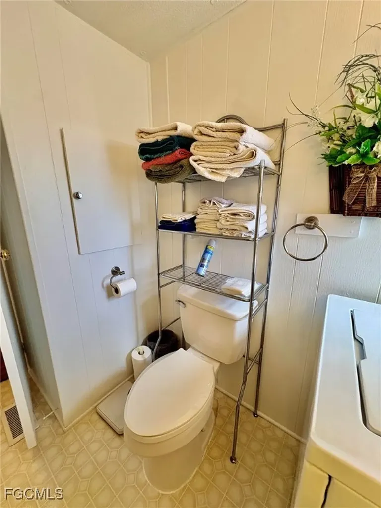 622 Vista Drive North Fort Myers FL 33917