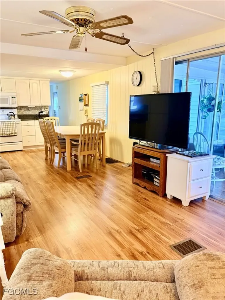 622 Vista Drive North Fort Myers FL 33917