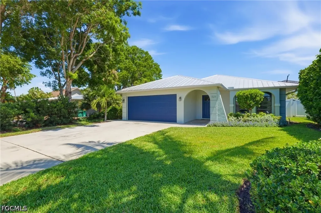 521 102nd Avenue N Naples FL 34108