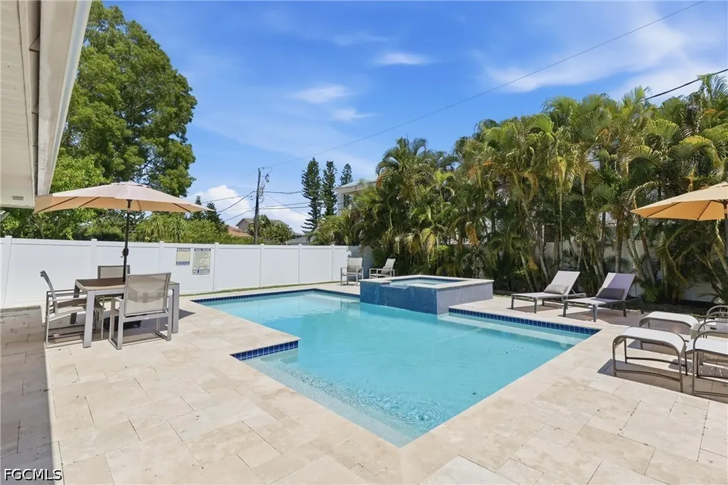 521 102nd Avenue N Naples FL 34108