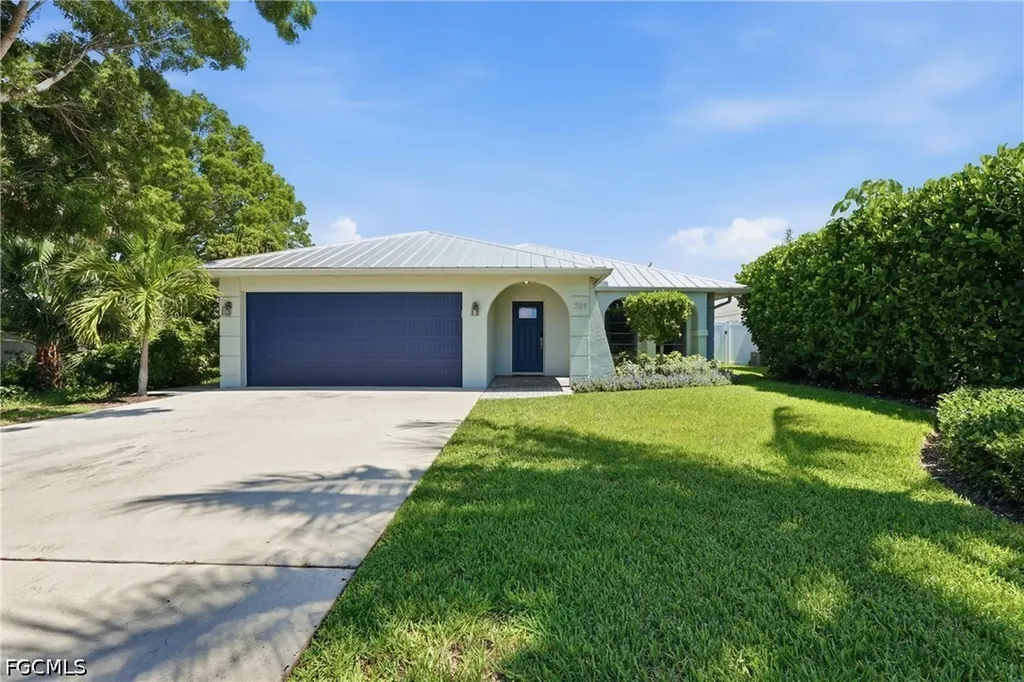 521 102nd Avenue N Naples FL 34108