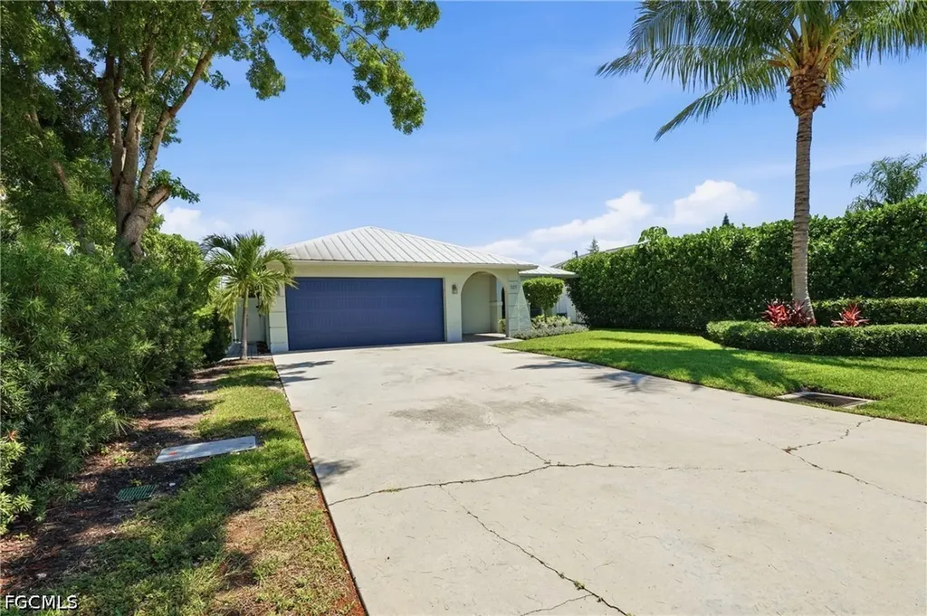 521 102nd Avenue N Naples FL 34108
