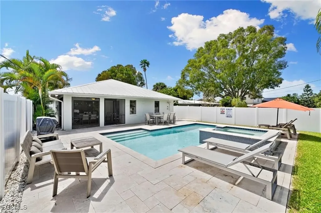 521 102nd Avenue N Naples FL 34108