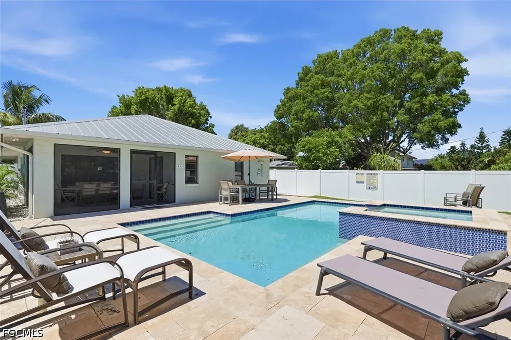 521 102nd Avenue N Naples FL 34108