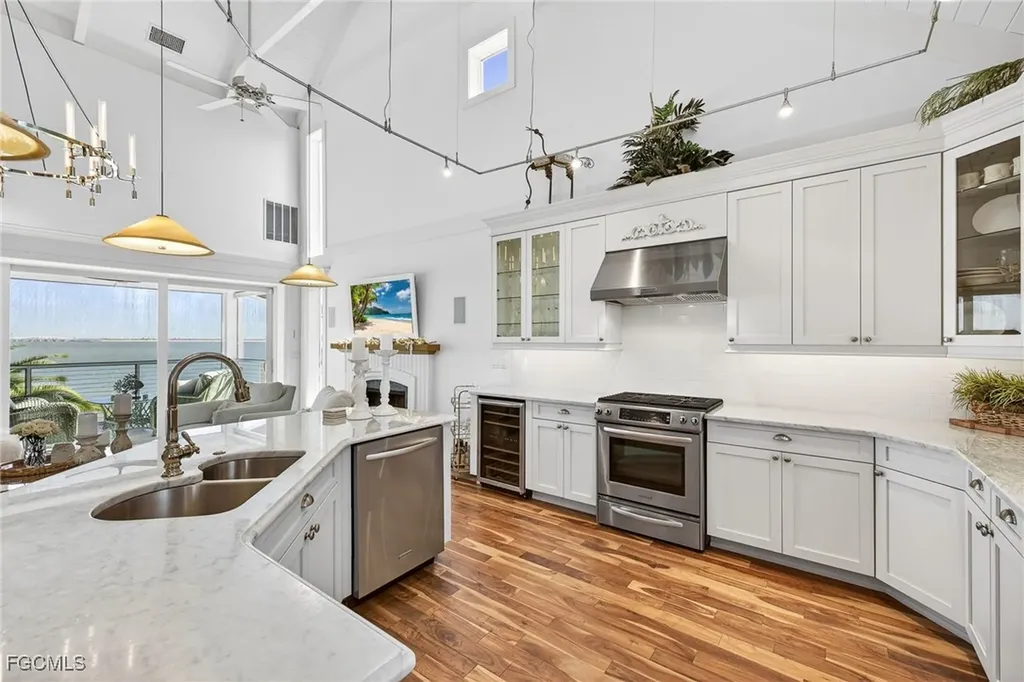 1212 Isabel Drive Sanibel FL 33957