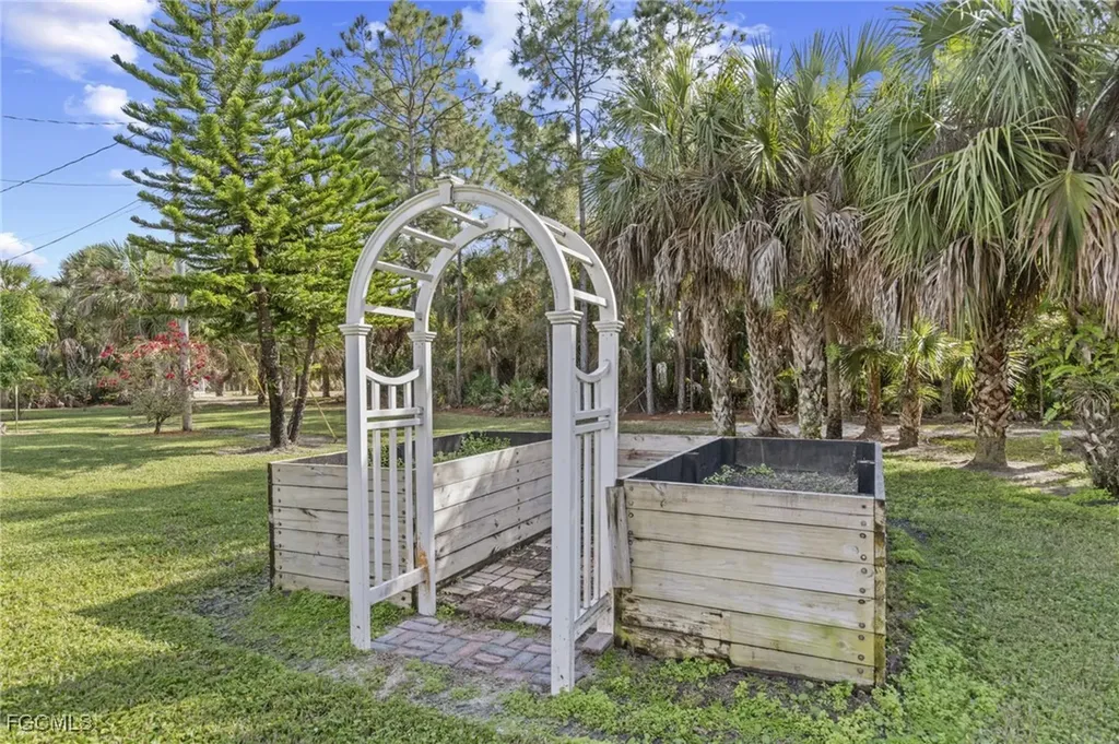 711 12th Street NE Naples FL 34120