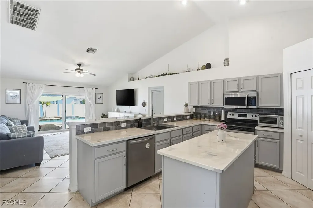 2309 NW 10th Avenue Cape Coral FL 33993