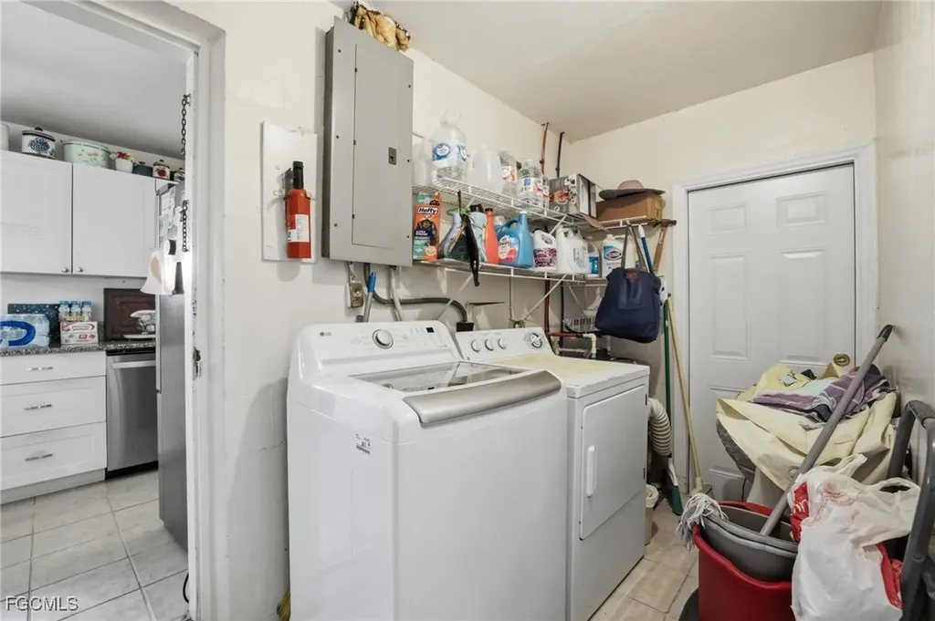 2431 Hunter Terrace Fort Myers FL 33901