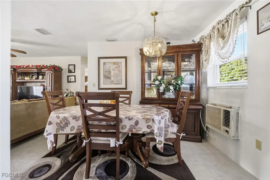 2431 Hunter Terrace Fort Myers FL 33901