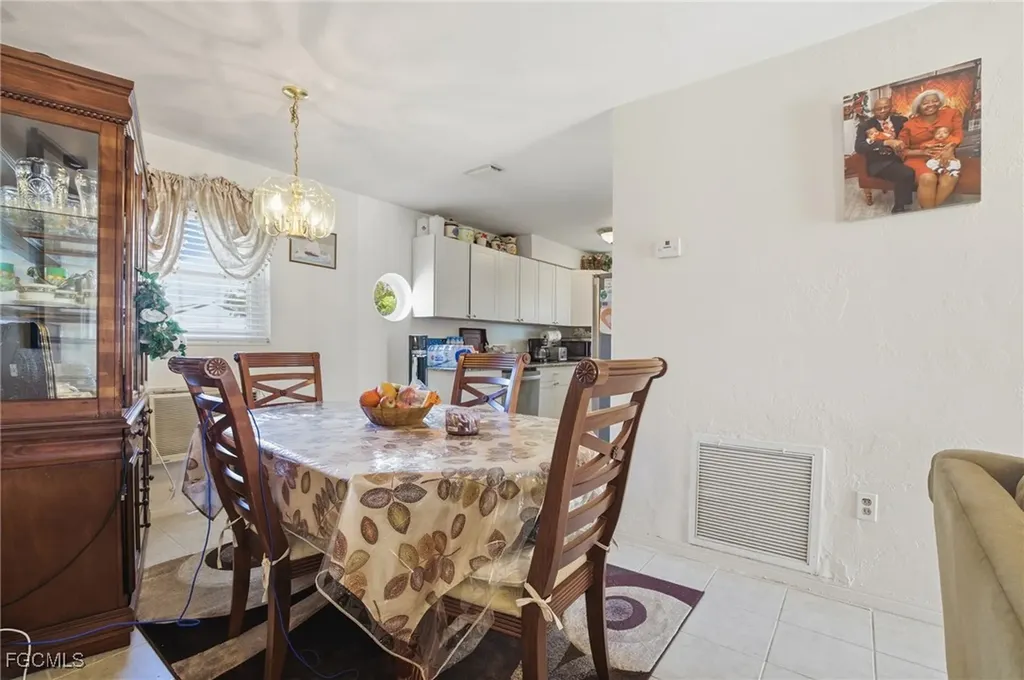 2431 Hunter Terrace Fort Myers FL 33901