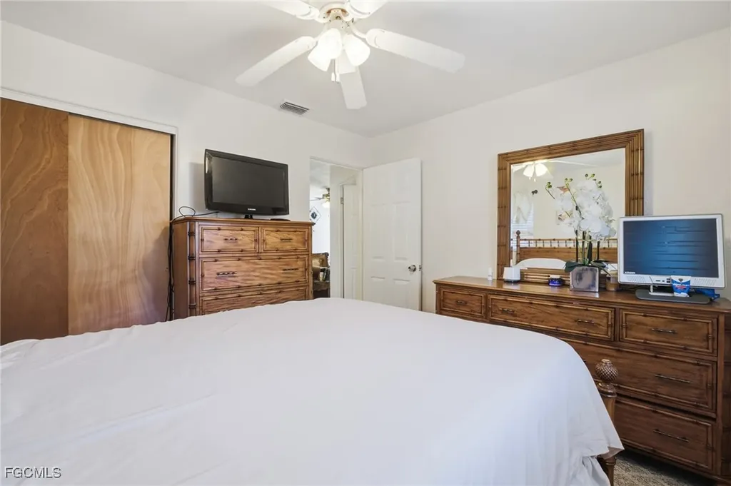2431 Hunter Terrace Fort Myers FL 33901