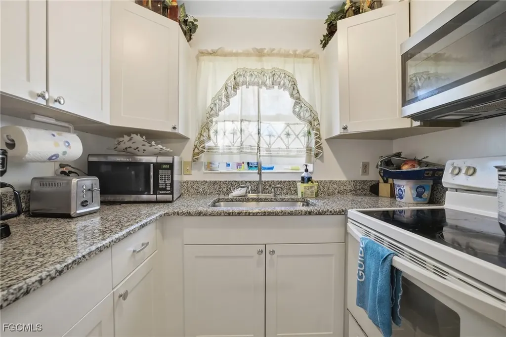 2431 Hunter Terrace Fort Myers FL 33901