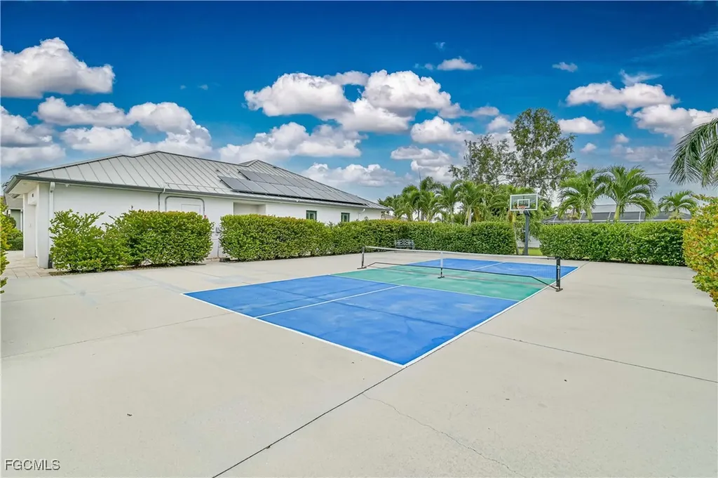 1608 Beach Parkway W Cape Coral FL 33914