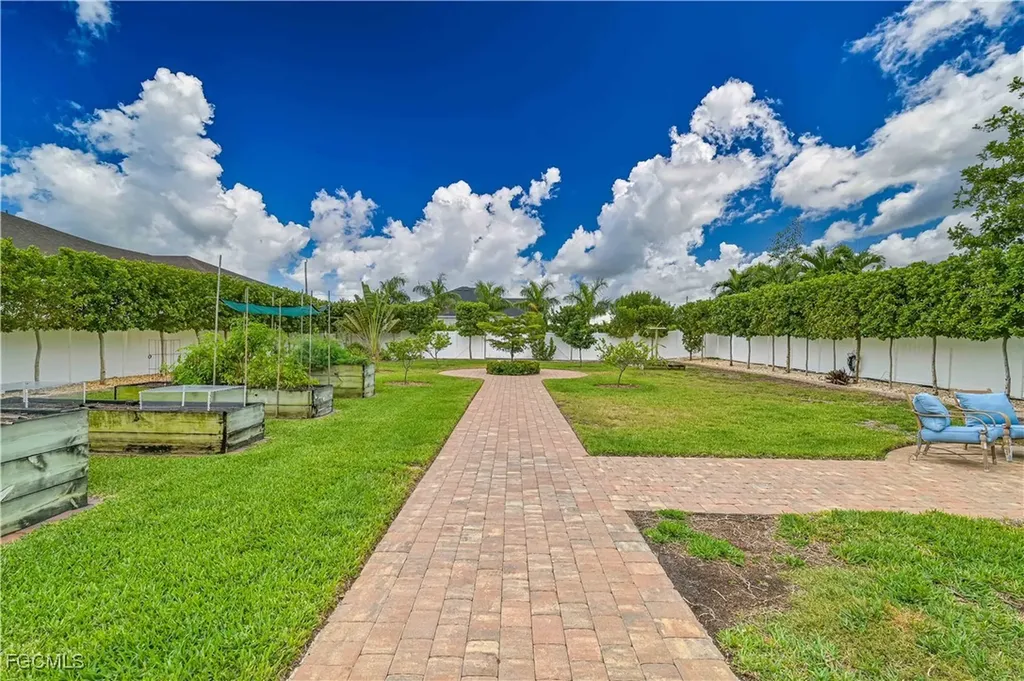 1608 Beach Parkway W Cape Coral FL 33914
