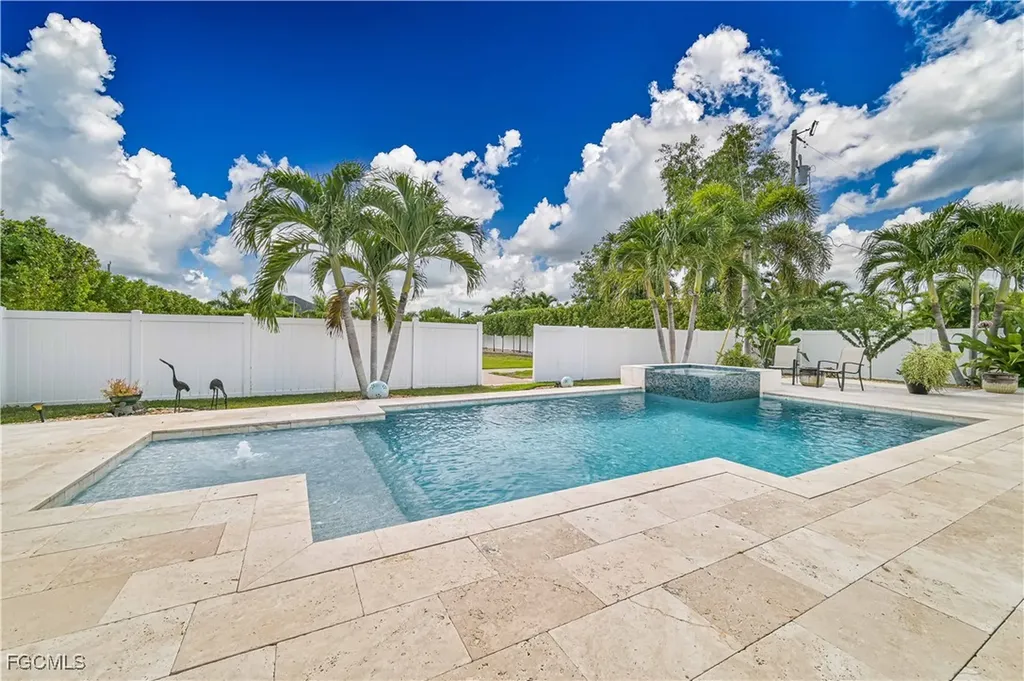 1608 Beach Parkway W Cape Coral FL 33914