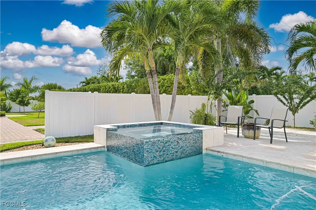 1608 Beach Parkway W Cape Coral FL 33914
