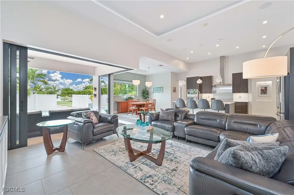 1608 Beach Parkway W Cape Coral FL 33914
