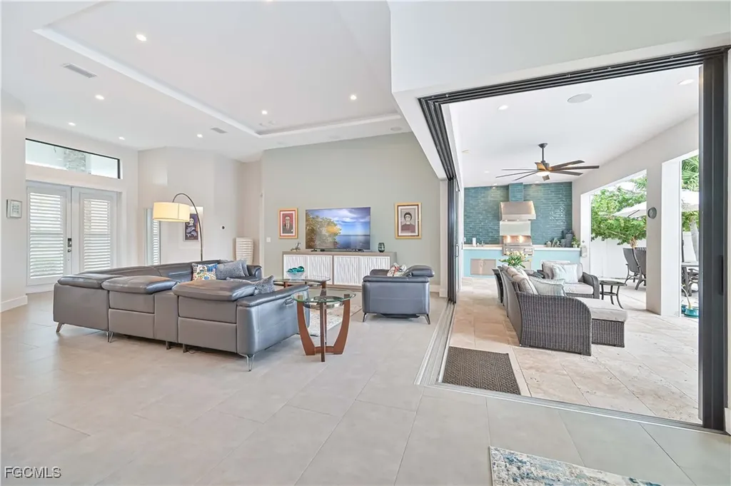 1608 Beach Parkway W Cape Coral FL 33914