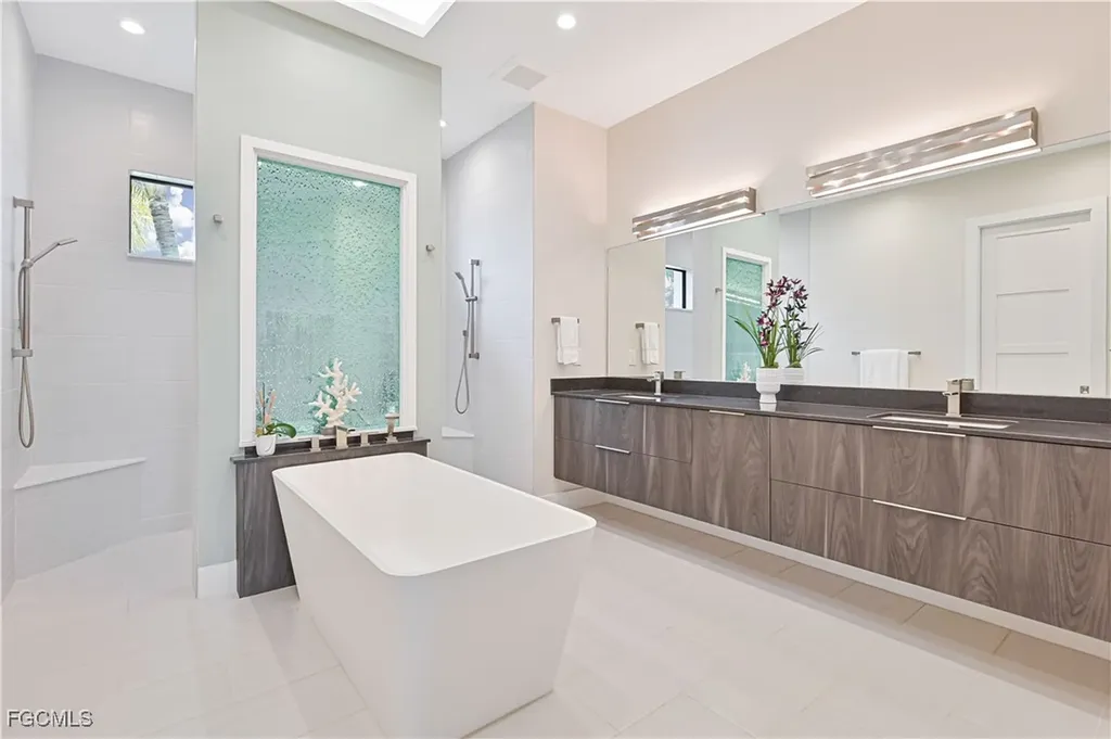 1608 Beach Parkway W Cape Coral FL 33914