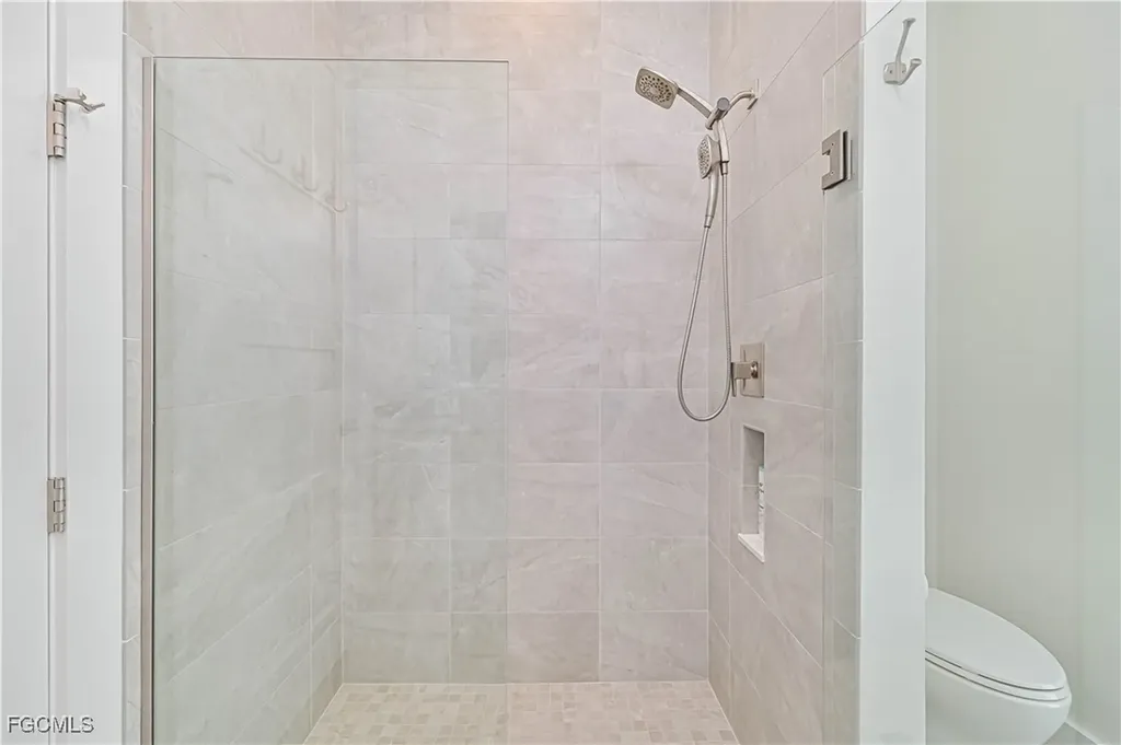 1608 Beach Parkway W Cape Coral FL 33914