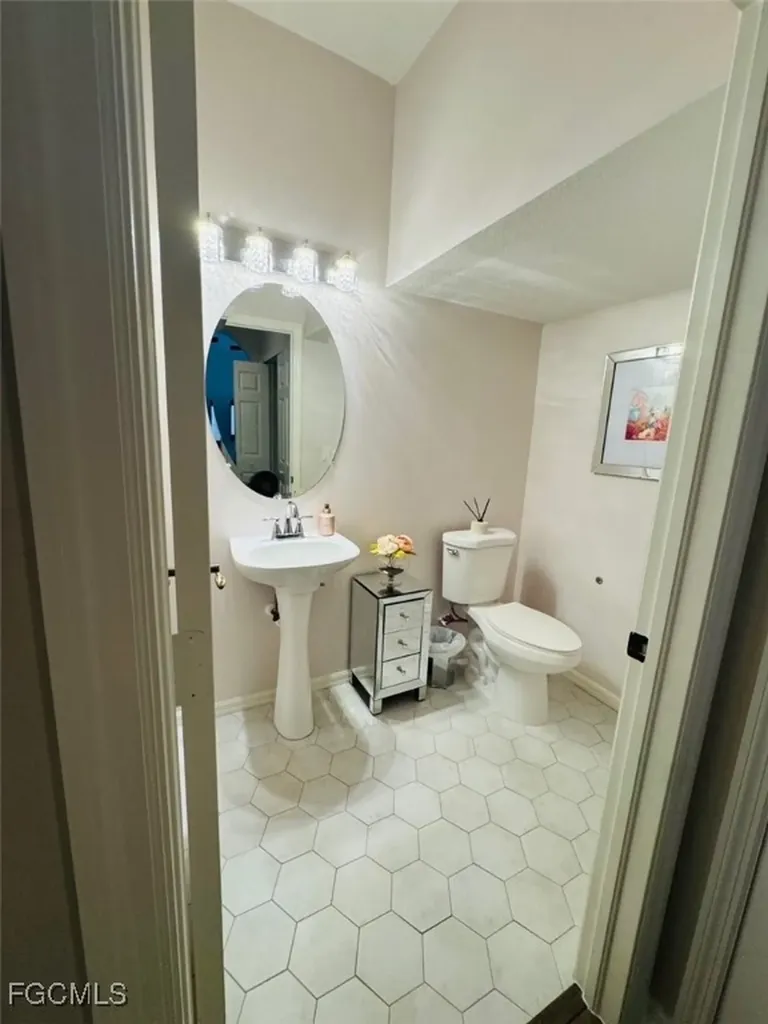 7322 Bristol Circle Naples FL 34120