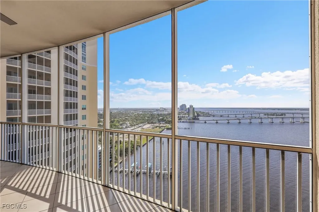 2745 1st Street Fort Myers FL 33916