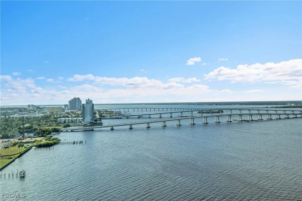 2745 1st Street Fort Myers FL 33916