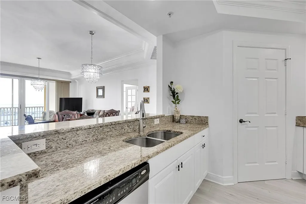 2745 1st Street Fort Myers FL 33916